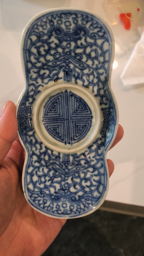 古玩陶瓷青花纏枝連紋元寶型茶船真品鑒賞圖