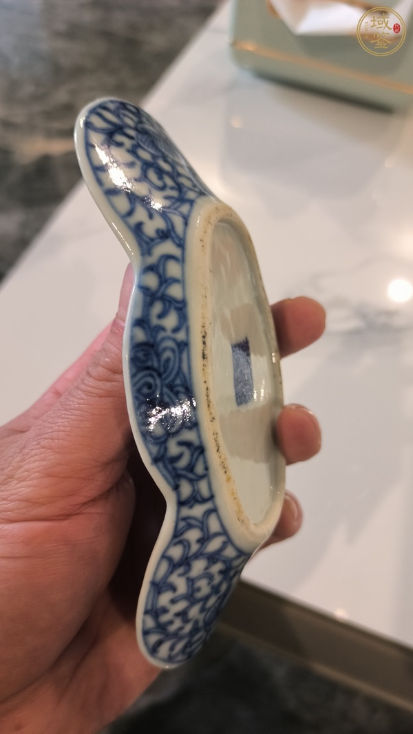 古玩陶瓷青花纏枝連紋元寶型茶船真品鑒賞圖