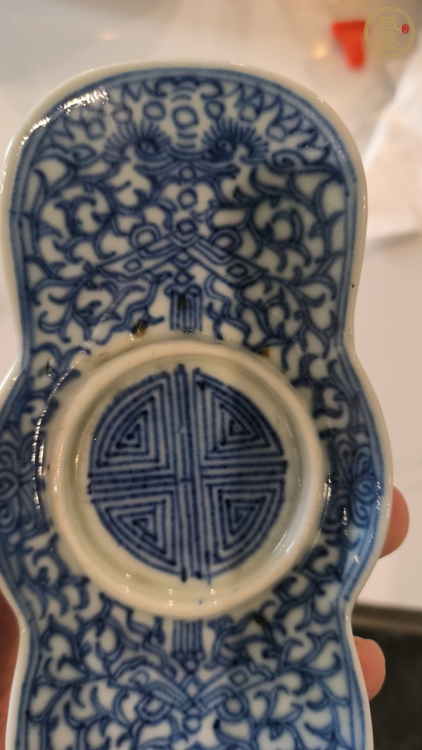 古玩陶瓷青花纏枝連紋元寶型茶船真品鑒賞圖