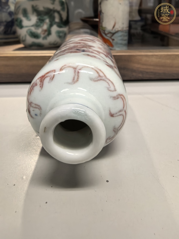 古玩陶瓷釉里紅趕珠龍紋鼻煙壺真品鑒賞圖