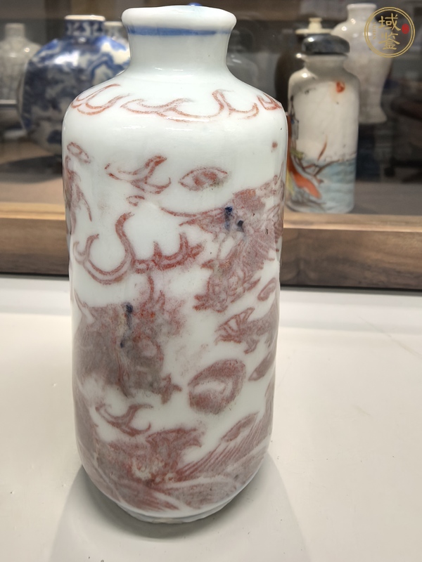 古玩陶瓷釉里紅趕珠龍紋鼻煙壺真品鑒賞圖