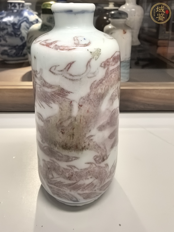 古玩陶瓷釉里紅趕珠龍紋鼻煙壺真品鑒賞圖