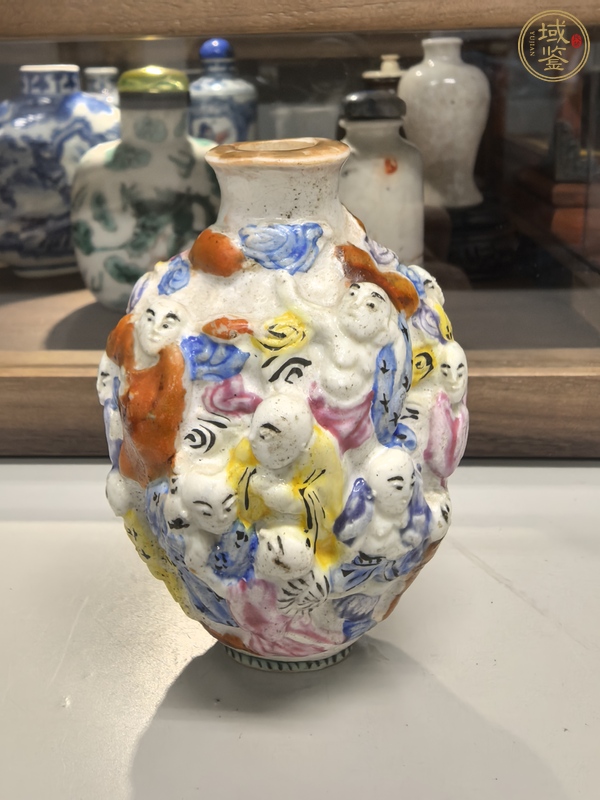 古玩陶瓷粉彩堆塑人物紋鼻煙壺真品鑒賞圖