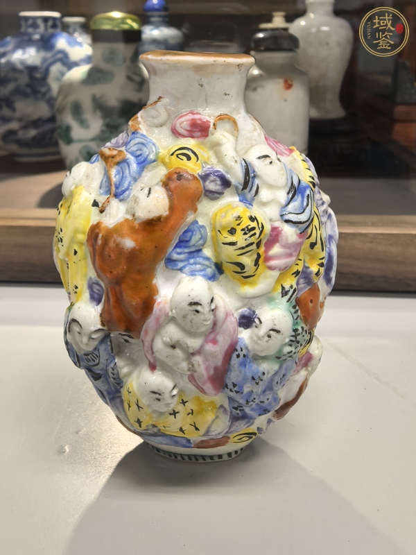 古玩陶瓷粉彩堆塑人物紋鼻煙壺真品鑒賞圖