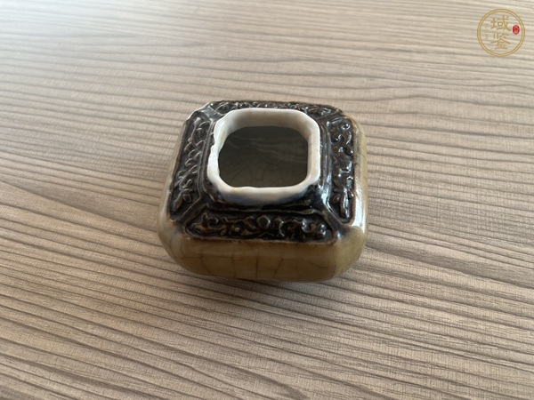 古玩陶瓷黃哥釉水盂真品鑒賞圖