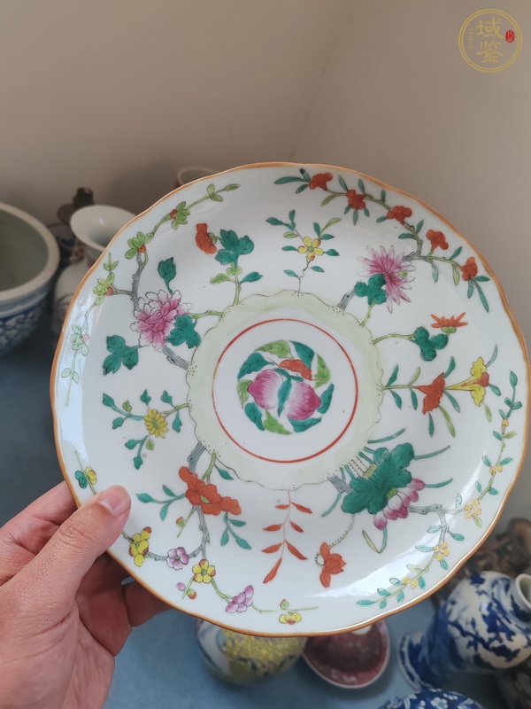古玩陶瓷粉彩花卉紋花口盤真品鑒賞圖