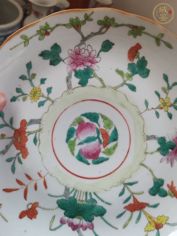 古玩陶瓷粉彩花卉紋花口盤真品鑒賞圖