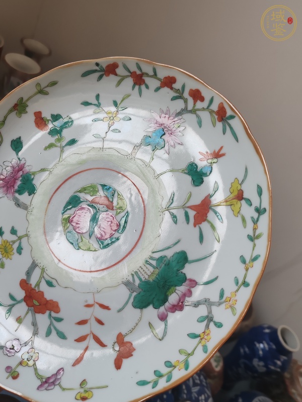 古玩陶瓷粉彩花卉紋花口盤真品鑒賞圖