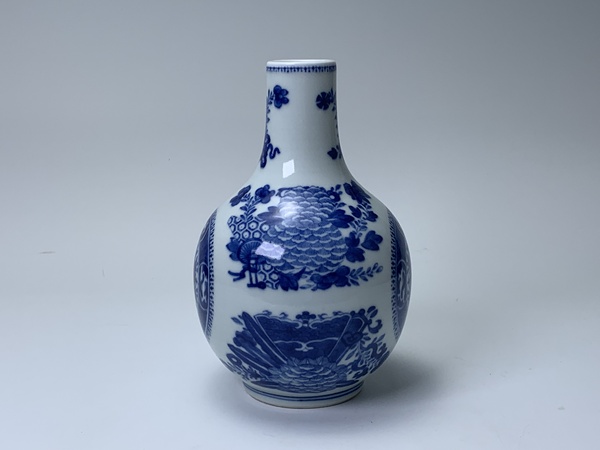 古玩陶瓷清中晚·青花花卉紋天球瓶拍賣，當(dāng)前價格0元