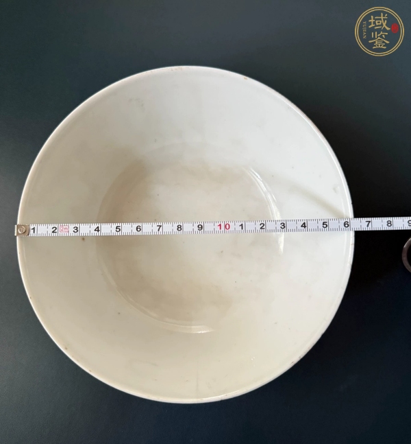古玩陶瓷粉彩英雄獨立圖茶碗真品鑒賞圖