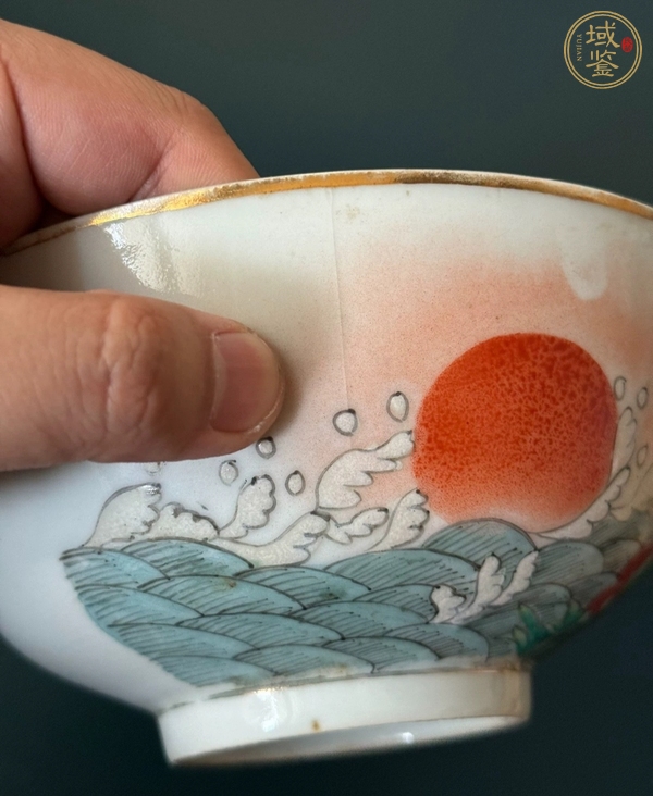 古玩陶瓷粉彩英雄獨立圖茶碗真品鑒賞圖