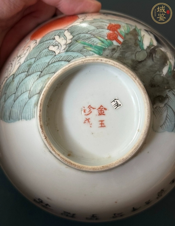 古玩陶瓷粉彩英雄獨立圖茶碗真品鑒賞圖
