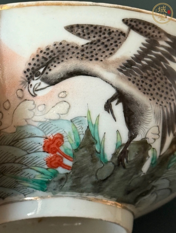 古玩陶瓷粉彩英雄獨立圖茶碗真品鑒賞圖