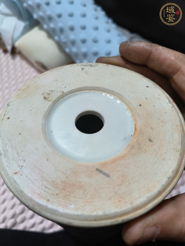 古玩陶瓷粉彩海水云龍紋帽筒真品鑒賞圖