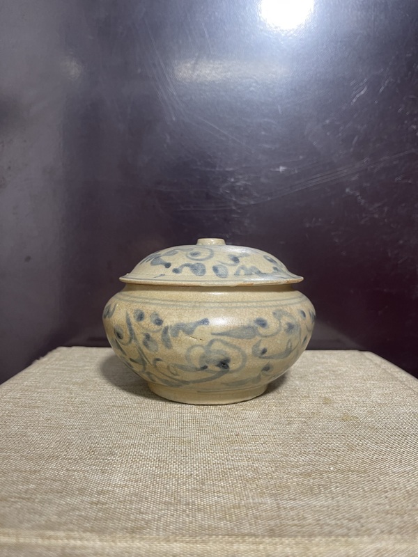 古玩陶瓷明青花纏枝花卉紋蓋罐拍賣，當(dāng)前價格5500元
