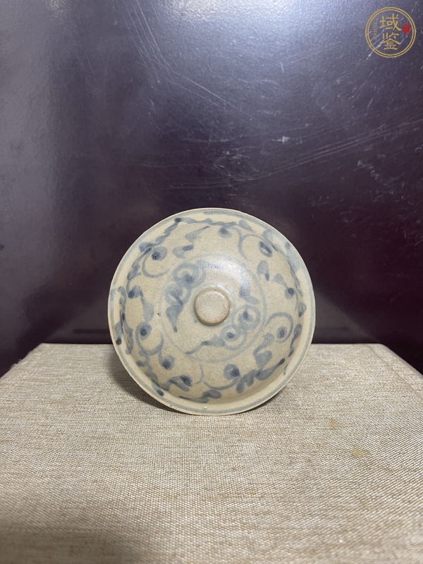 古玩陶瓷青花纏枝花卉紋蓋罐真品鑒賞圖