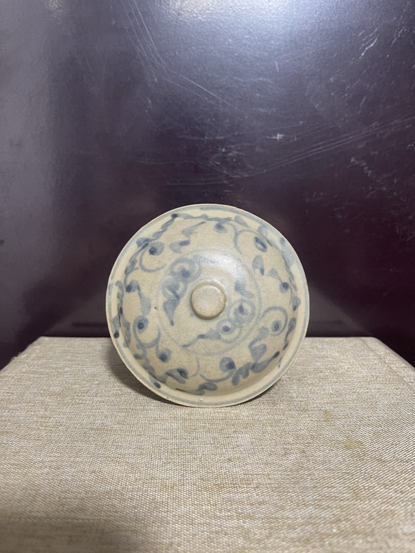 古玩陶瓷明青花纏枝花卉紋蓋罐拍賣，當(dāng)前價格5500元