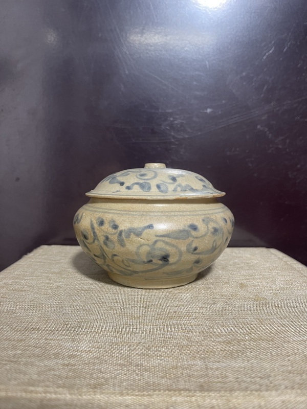 古玩陶瓷明青花纏枝花卉紋蓋罐拍賣，當(dāng)前價格5500元