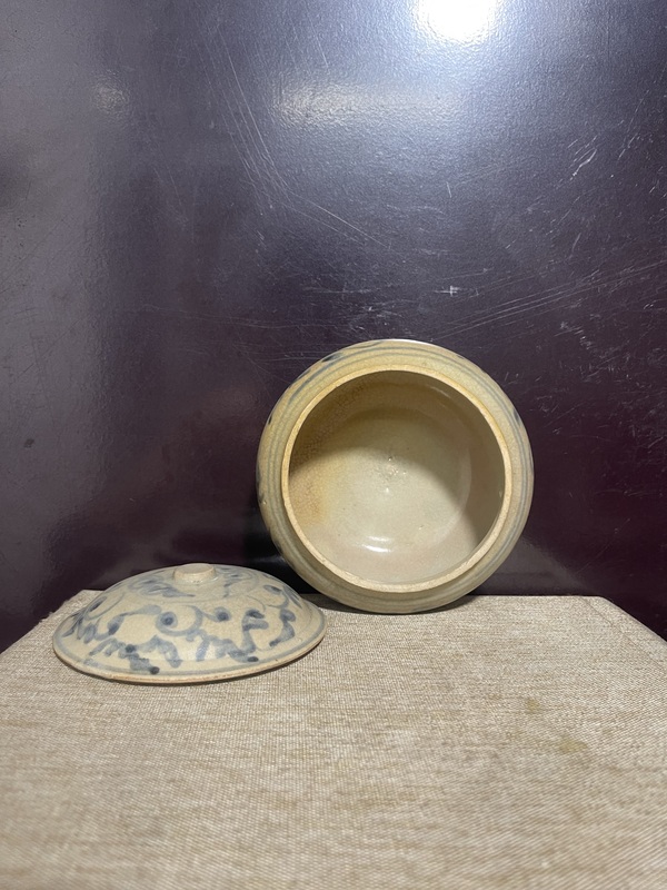 古玩陶瓷明青花纏枝花卉紋蓋罐拍賣，當(dāng)前價格5500元