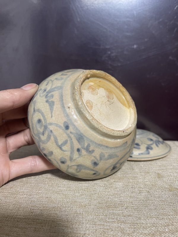 古玩陶瓷明青花纏枝花卉紋蓋罐拍賣，當(dāng)前價格5500元