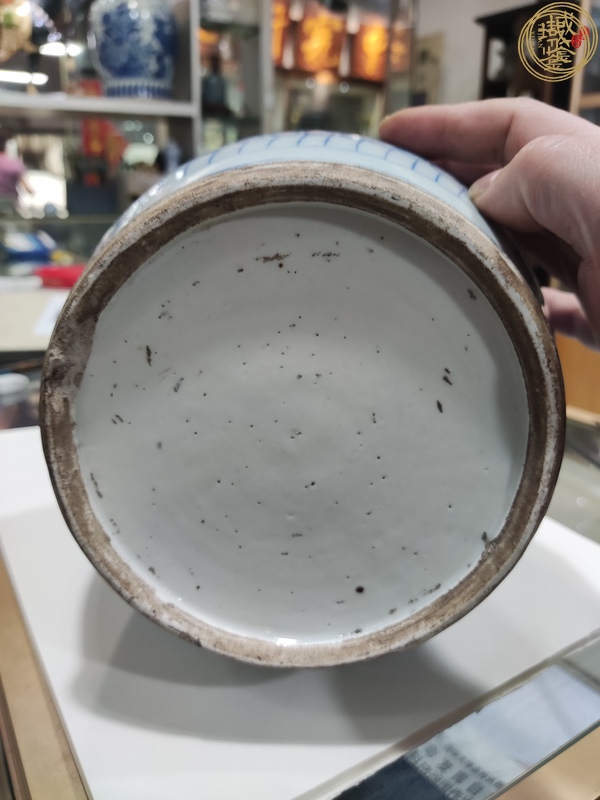 古玩陶瓷青花淡描花卉紋喜字撇口瓶真品鑒賞圖