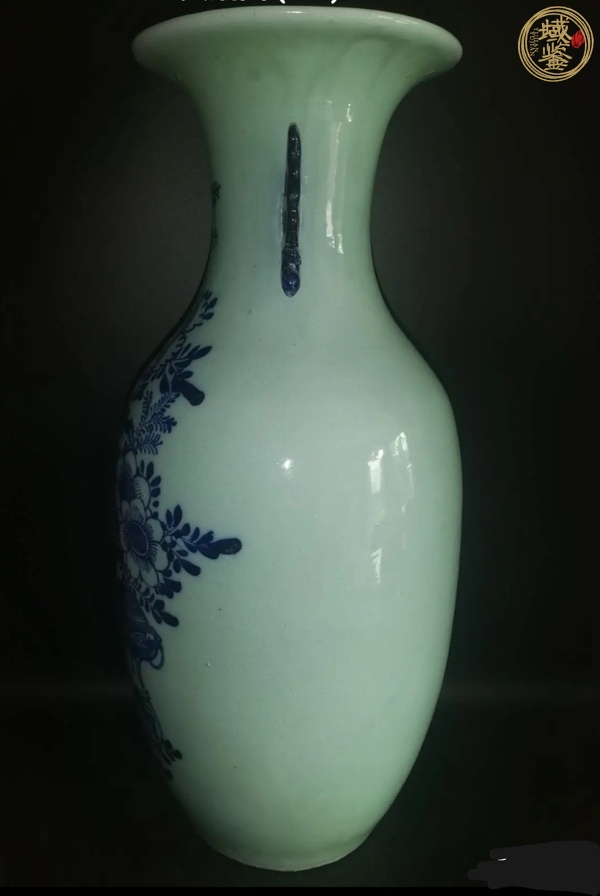 古玩陶瓷豆青青花花卉雙耳瓶真品鑒賞圖