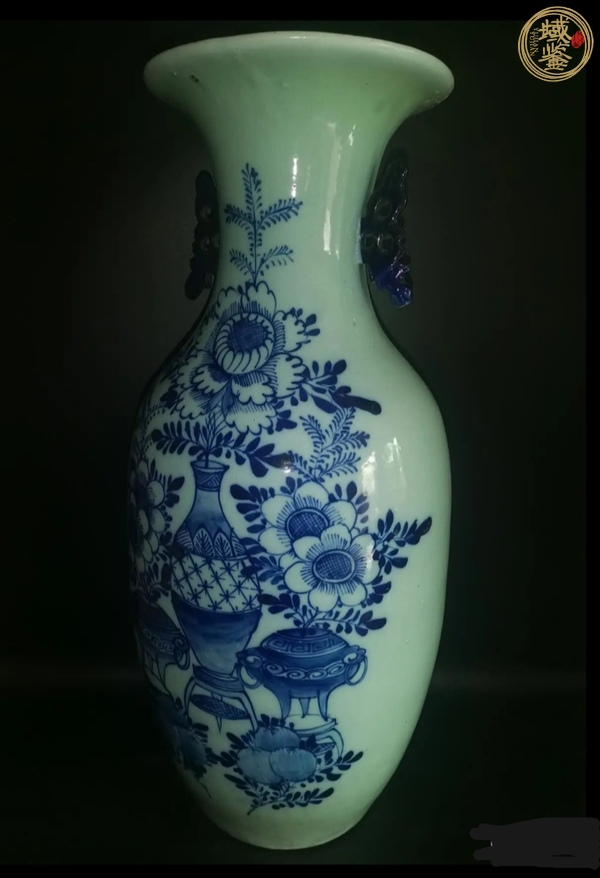 古玩陶瓷豆青青花花卉雙耳瓶真品鑒賞圖