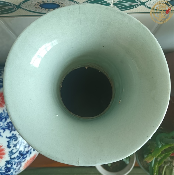 古玩陶瓷豆青青花花卉雙耳瓶真品鑒賞圖