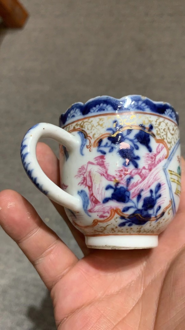 古玩陶瓷乾隆青花花卉粉彩人物把杯拍賣,當(dāng)前價(jià)格980元