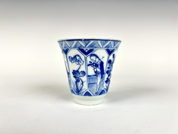 古玩陶瓷清光緒·青花仕女花卉開窗鈴鐺杯拍賣，當(dāng)前價(jià)格199元