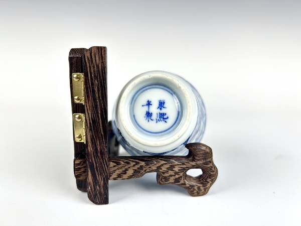 古玩陶瓷清光緒·青花仕女花卉開窗鈴鐺杯拍賣，當(dāng)前價(jià)格199元