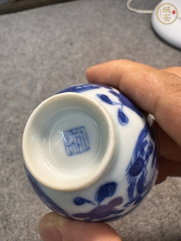 古玩陶瓷清中期青花杯真品鑒賞圖