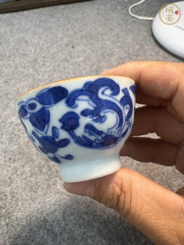 古玩陶瓷清中期青花杯真品鑒賞圖