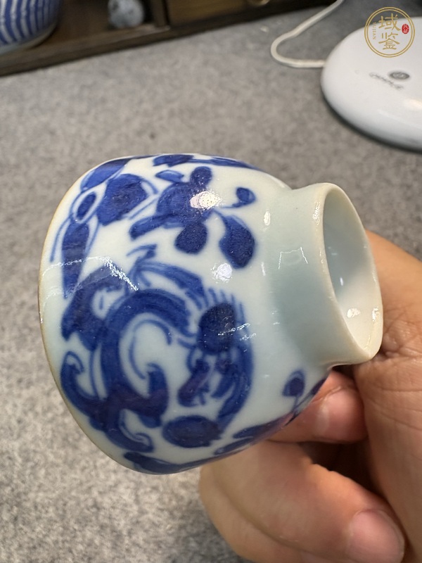 古玩陶瓷清中期青花杯真品鑒賞圖