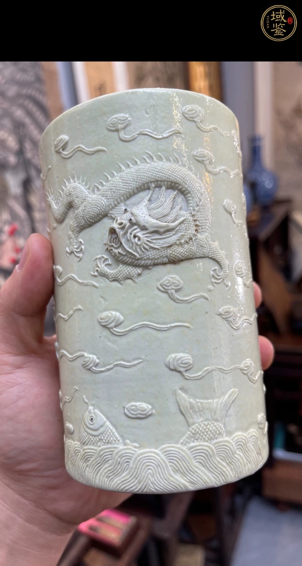 古玩陶瓷龍紋筆筒真品鑒賞圖