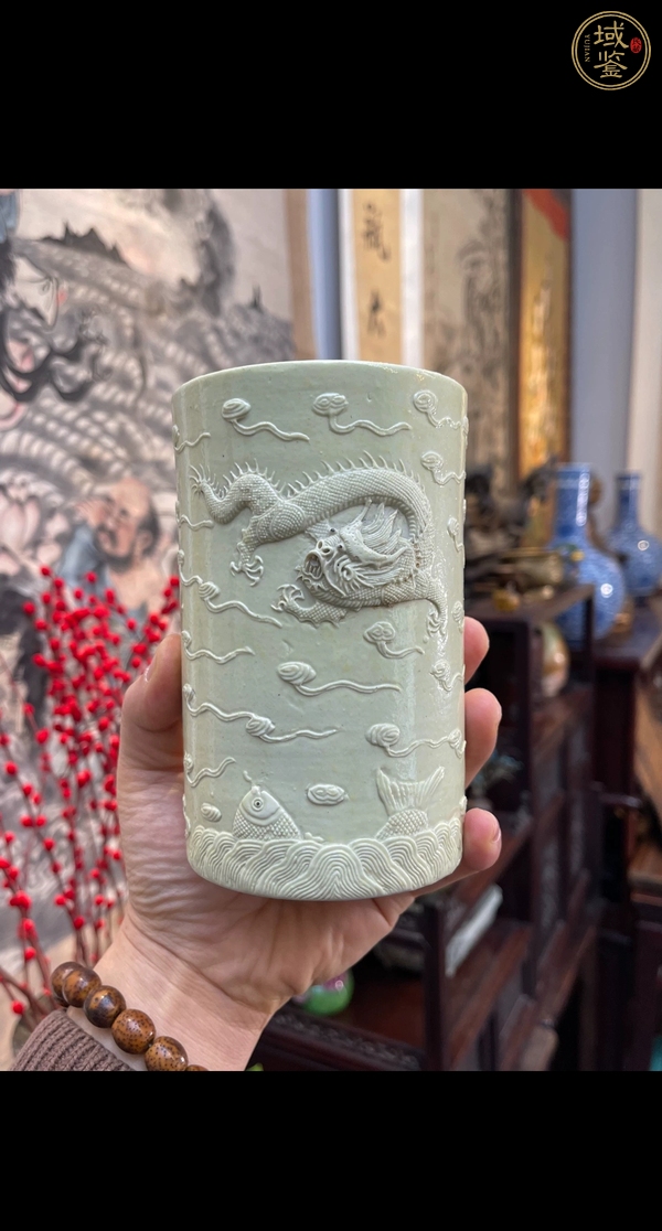 古玩陶瓷龍紋筆筒真品鑒賞圖
