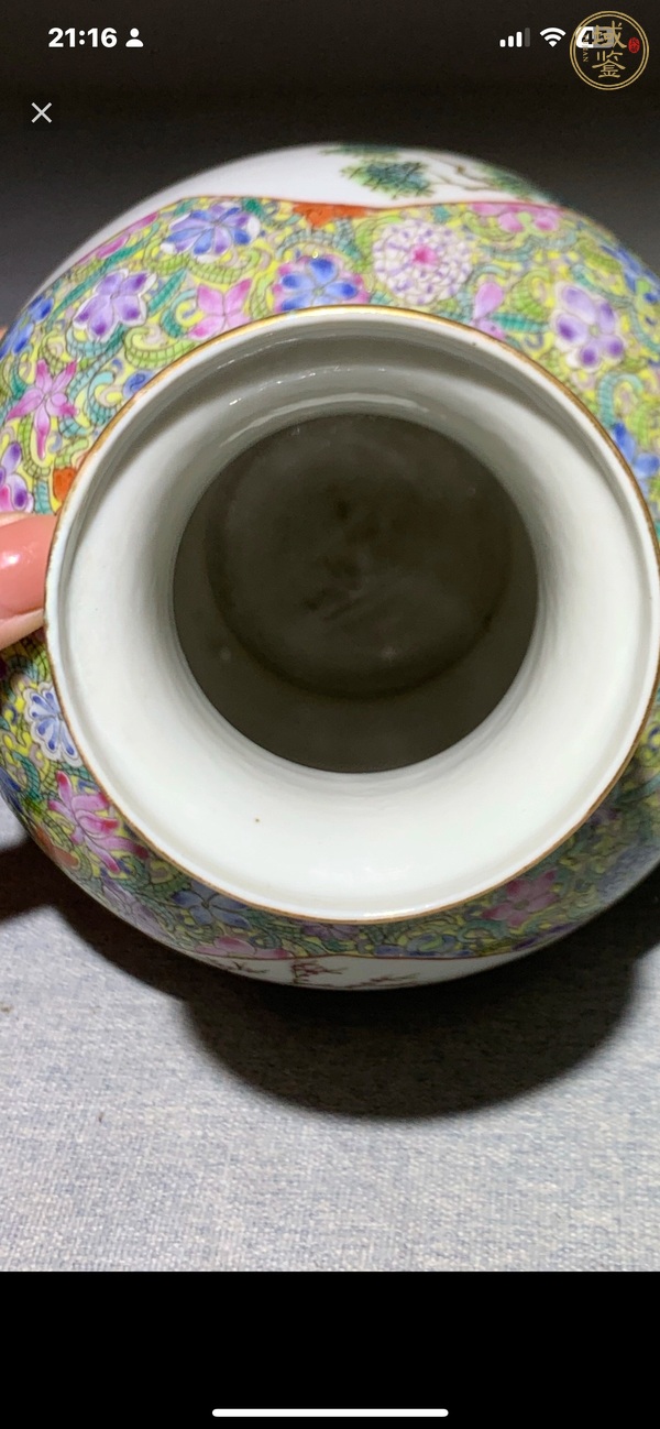 古玩陶瓷粉彩花卉開光人物紋盤口瓶真品鑒賞圖