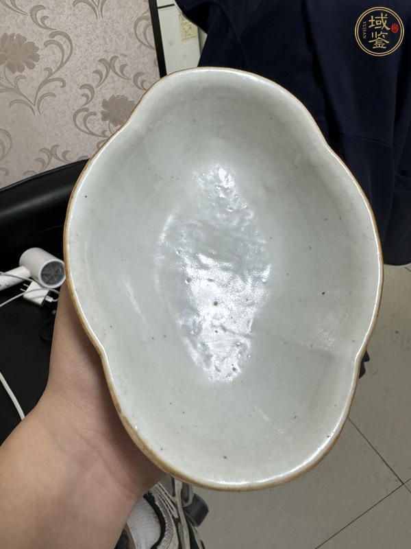 古玩陶瓷海棠型貢盤真品鑒賞圖