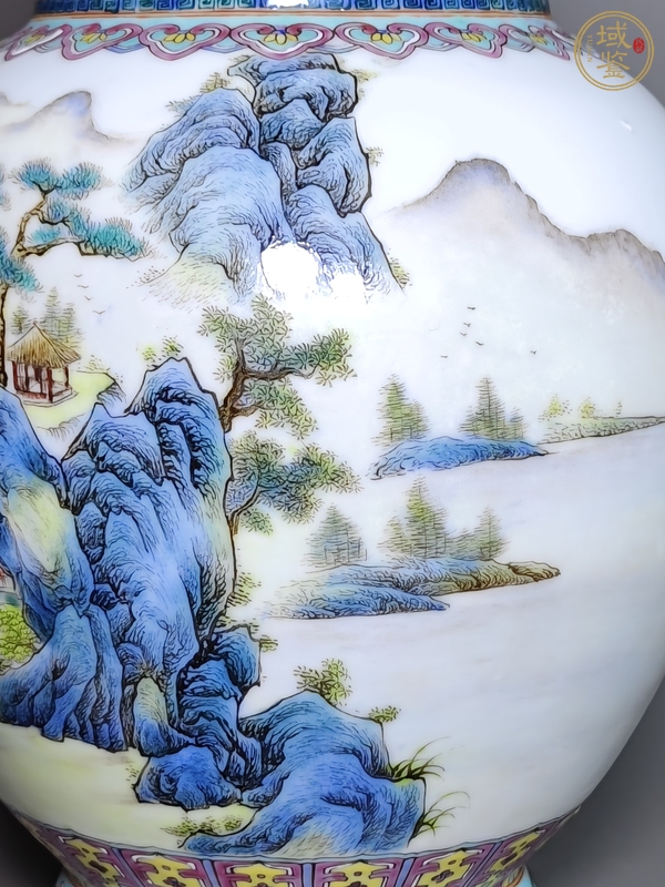 古玩陶瓷粉彩山水人物撇口瓶真品鑒賞圖