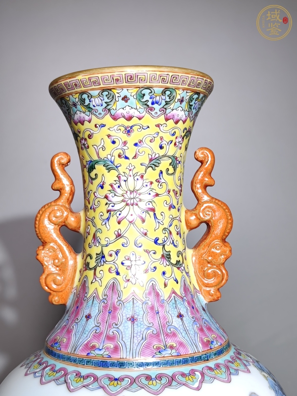 古玩陶瓷粉彩山水人物撇口瓶真品鑒賞圖