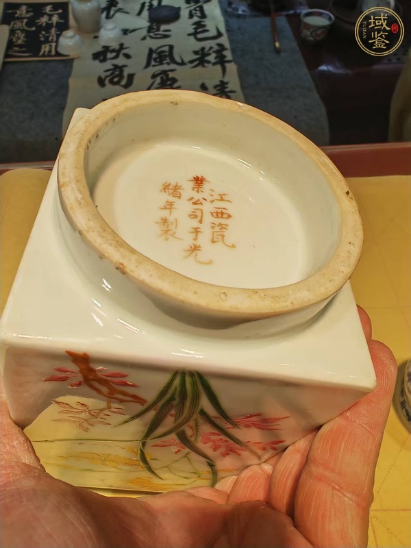 古玩陶瓷粉彩花卉四方象耳琮式瓶真品鑒賞圖