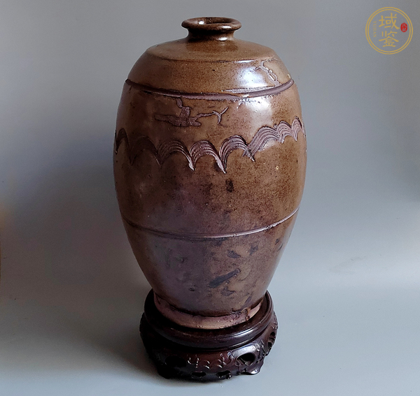 古玩陶瓷茶葉末釉刻水波紋梅瓶真品鑒賞圖
