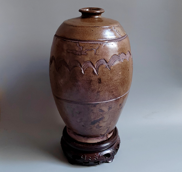 古玩陶瓷明代茶葉末釉刻水波紋梅瓶拍賣，當(dāng)前價格76元