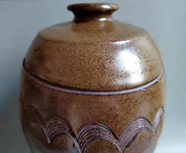 古玩陶瓷明代茶葉末釉刻水波紋梅瓶拍賣，當(dāng)前價格76元