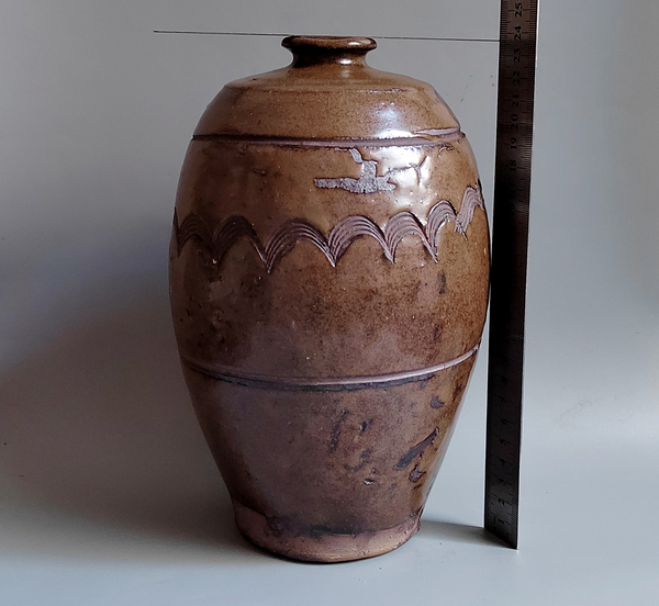 古玩陶瓷明代茶葉末釉刻水波紋梅瓶拍賣，當(dāng)前價格76元