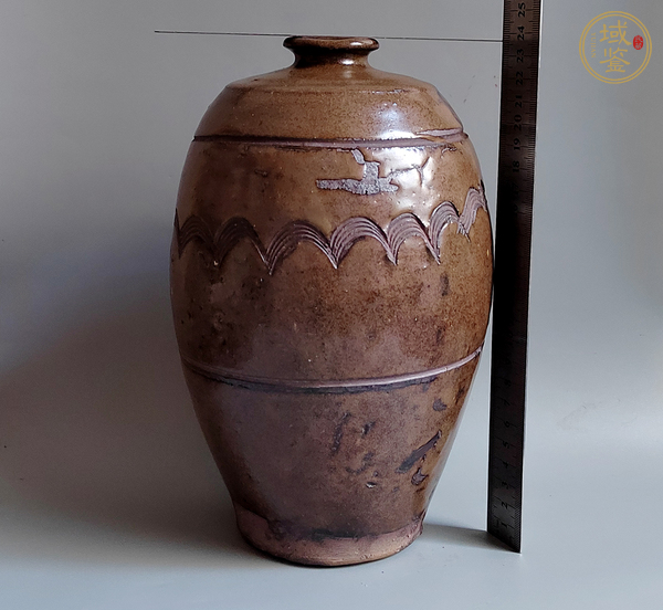 古玩陶瓷茶葉末釉刻水波紋梅瓶真品鑒賞圖