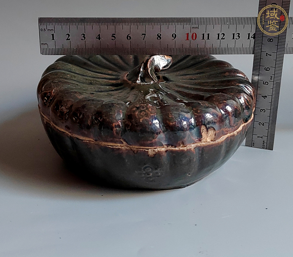 古玩陶瓷黑釉南瓜蓋盒真品鑒賞圖