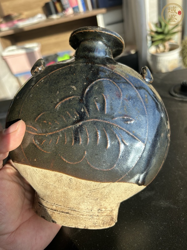 古玩陶瓷耀州黑釉樹葉紋穿戴扁壺真品鑒賞圖