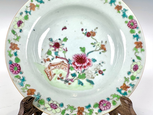 古玩陶瓷清乾隆·粉彩花卉折沿盤拍賣,當前價格198元