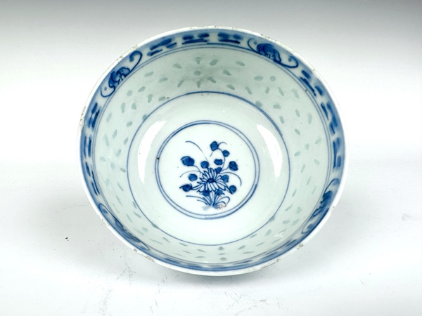 古玩陶瓷清光緒·青花云蝠紋玲瓏碗拍賣(mài)，當(dāng)前價(jià)格198元